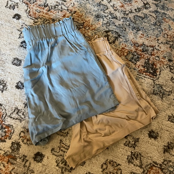 Pair set of ruffled shorts - Picture 2 of 2